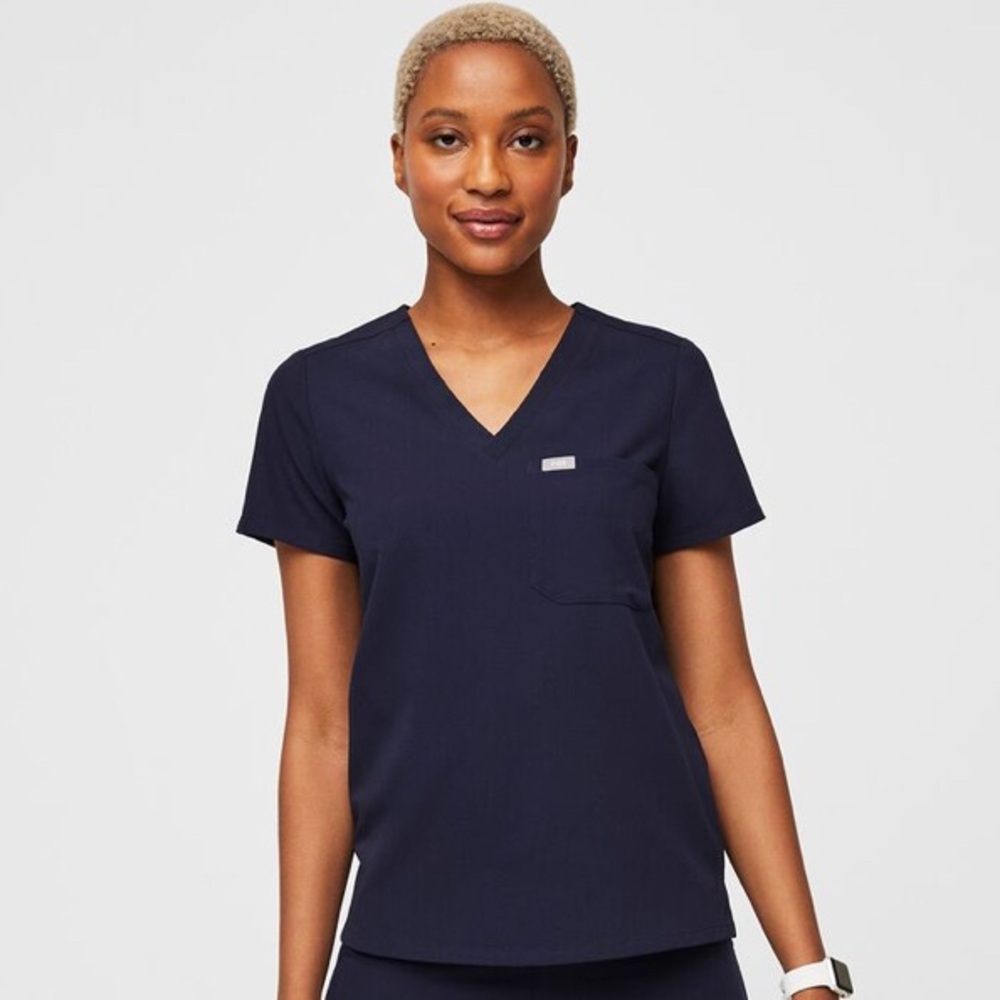 NEW FIGS Catarina One-Pocket Scrub Top